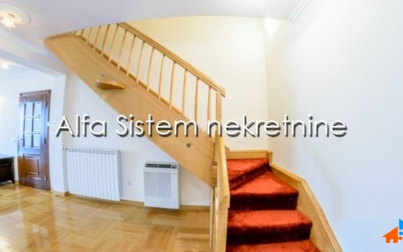 Izdavanje: Šestosoban stan 250 m², Savski venac – Beograd