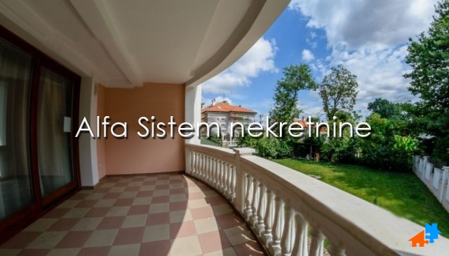 Izdavanje: Šestosoban stan 250 m², Savski venac – Beograd