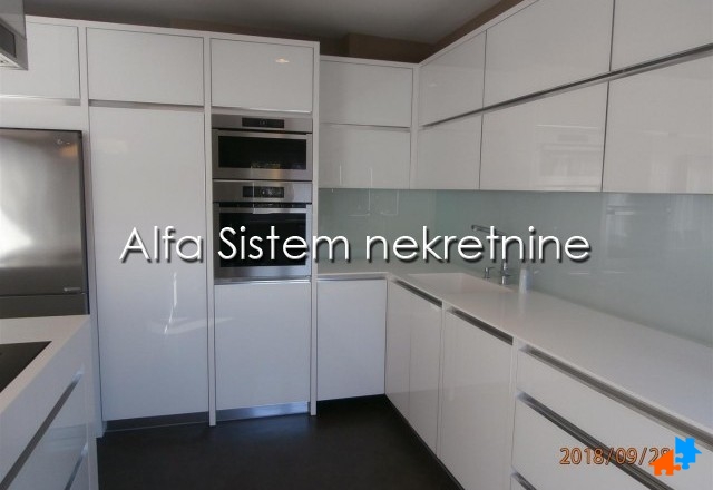 Izdavanje: Četvorosoban stan 180 m², Vračar – Beograd