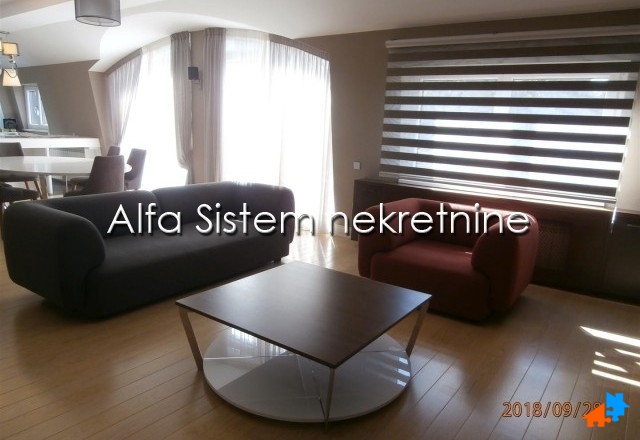 Izdavanje: Četvorosoban stan 180 m², Vračar – Beograd