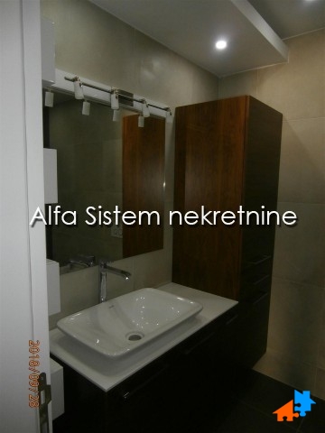 Izdavanje: Četvorosoban stan 180 m², Vračar – Beograd