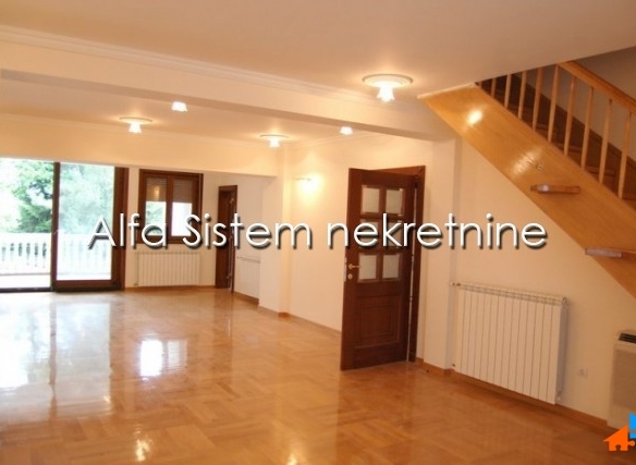 Izdavanje: Šestosoban stan 250 m², Savski venac – Beograd