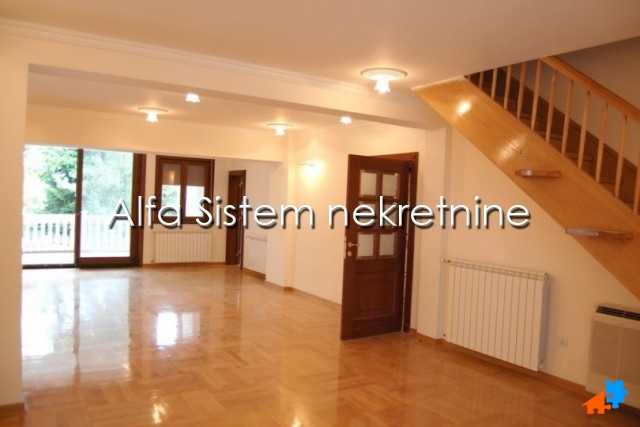 Izdavanje: Šestosoban stan 250 m², Savski venac – Beograd