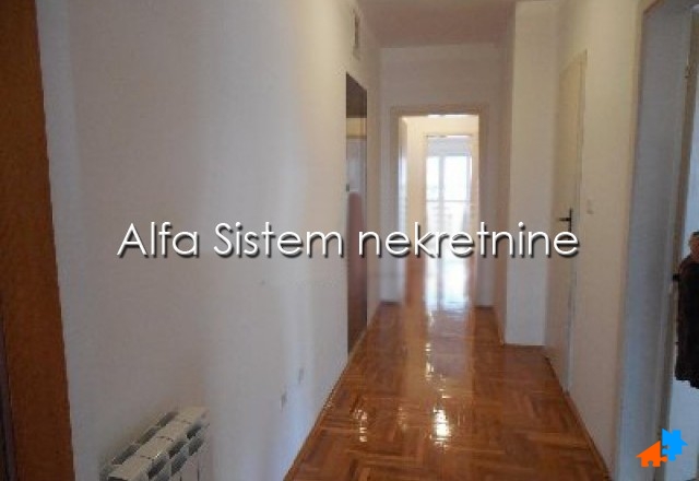 Izdavanje: Poslovni prostor 90 m², Banovo brdo – Beograd