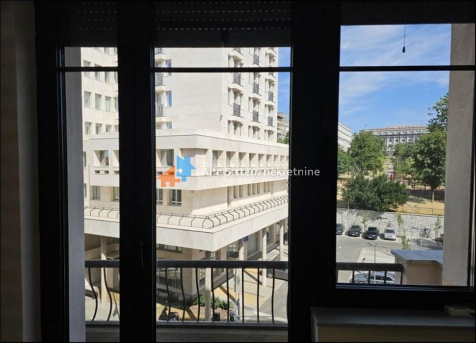 Izdavanje: Dvosoban stan 50 m², Savski venac – Beograd