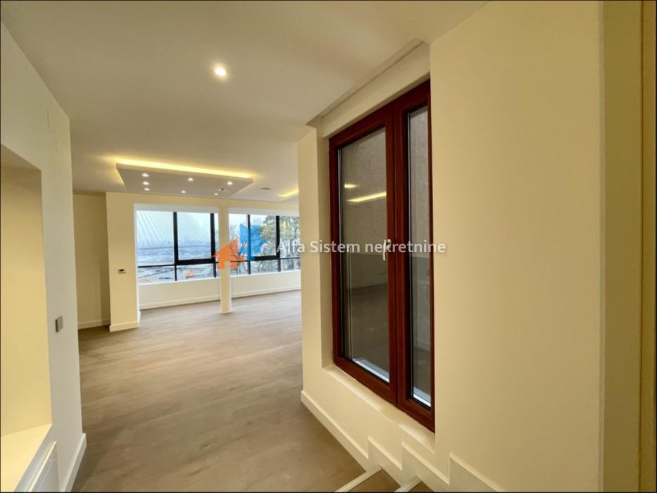 Izdavanje: Četvorosoban stan 174 m², Savski venac – Beograd