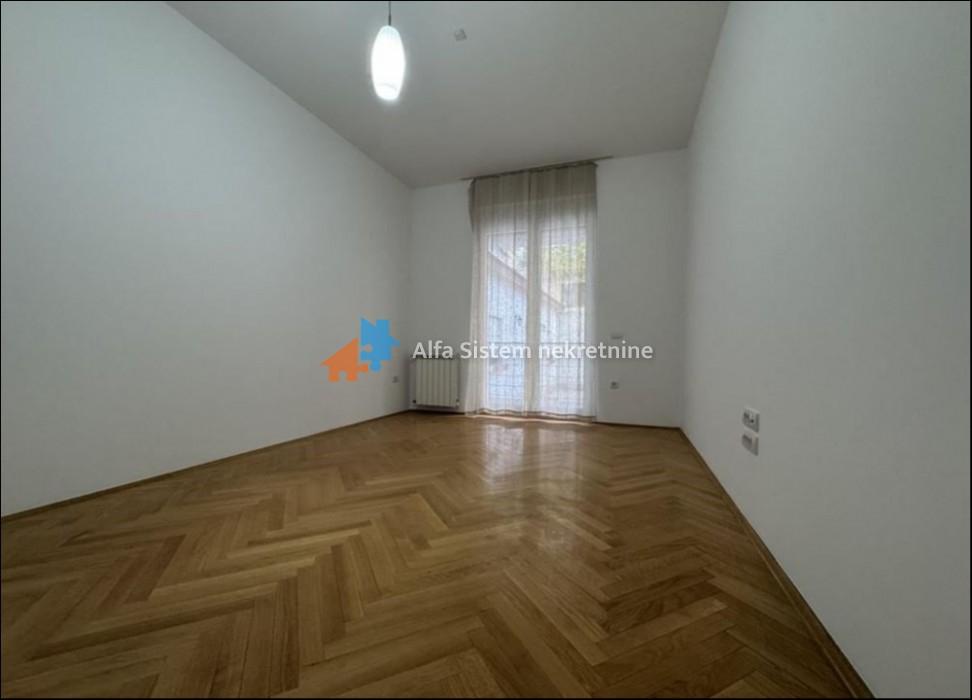 Izdavanje: Trosoban stan 110 m², Vračar – Beograd