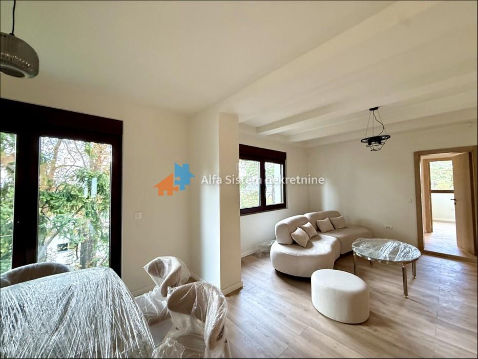 Izdavanje: Četvorosoban stan 123 m², Savski venac – Beograd