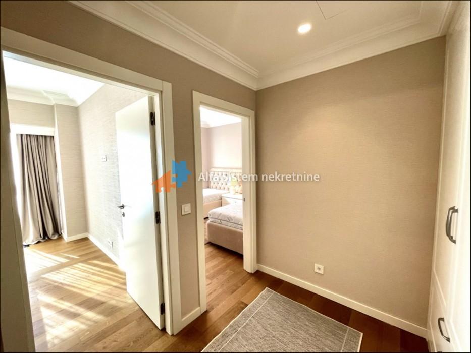 Izdavanje: Četvorosoban stan 123 m², Novi Beograd – Beograd