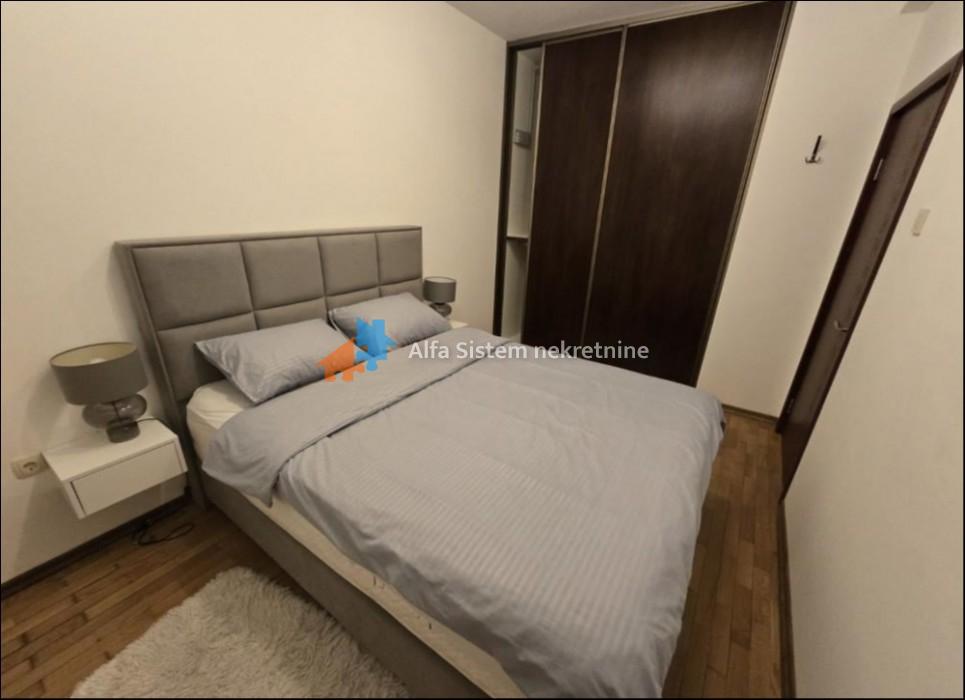 Izdavanje: Trosoban stan 86 m², Savski venac – Beograd