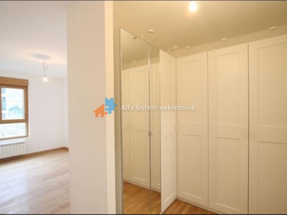 Izdavanje: Četvorosoban stan 105 m², Novi Beograd – Beograd