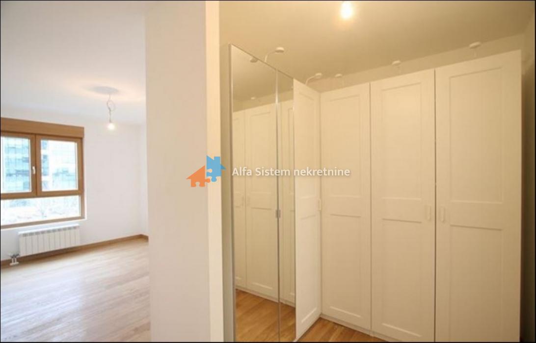 Izdavanje: Četvorosoban stan 105 m², Novi Beograd – Beograd