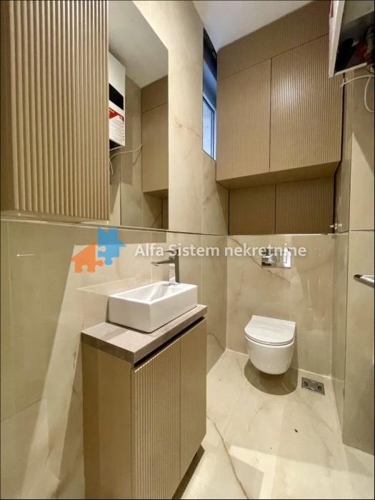 Izdavanje: Četvorosoban stan 174 m², Savski venac – Beograd