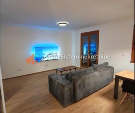 Izdavanje: Trosoban stan 77 m², Savski venac – Beograd