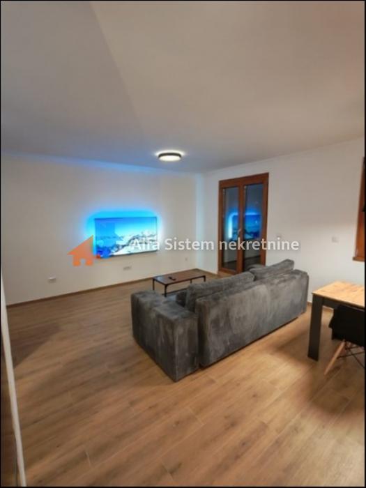 Izdavanje: Trosoban stan 77 m², Savski venac – Beograd