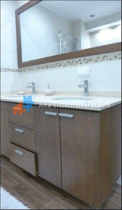 Izdavanje: Četvorosoban stan 115 m², Dedinje – Beograd