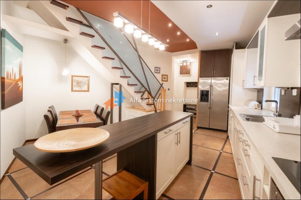 Izdavanje: Četvorosoban stan 140 m², Stari grad – Beograd