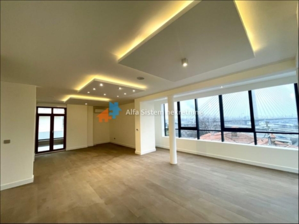 Izdavanje: Četvorosoban stan 174 m², Savski venac – Beograd