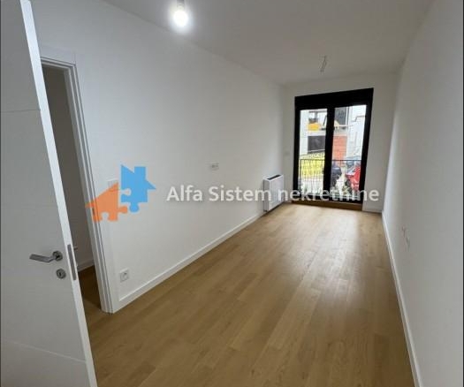 Izdavanje: Četvorosoban stan 120 m², Savski venac – Beograd