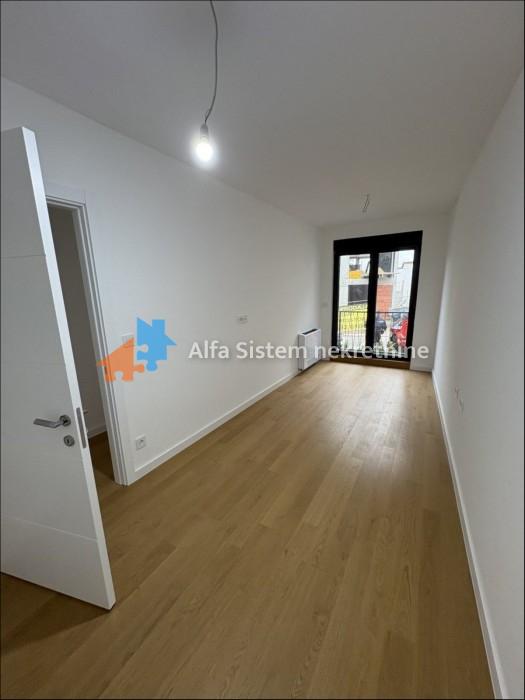 Izdavanje: Četvorosoban stan 120 m², Savski venac – Beograd