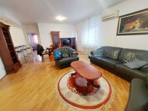 Izdavanje: Četvorosoban stan 140 m², Banovo brdo – Beograd