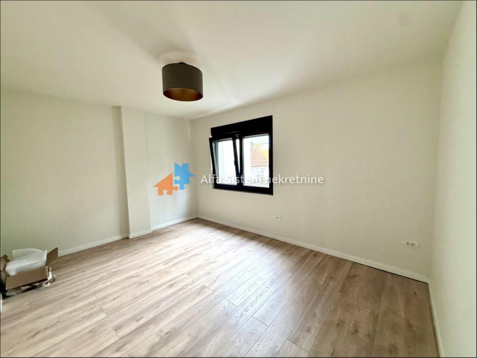 Izdavanje: Četvorosoban stan 123 m², Savski venac – Beograd
