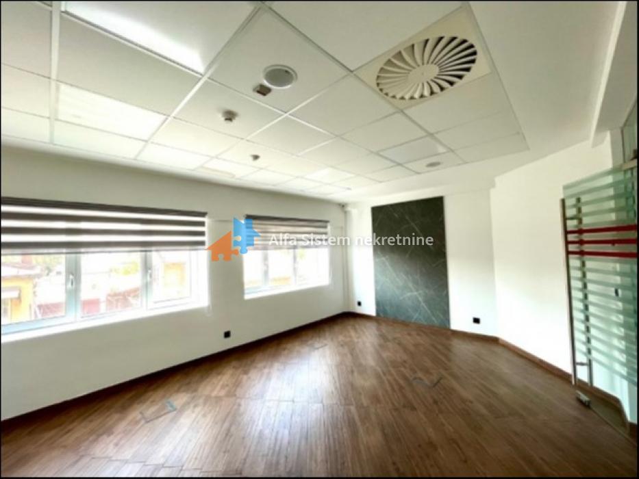 Izdavanje: Poslovni prostor 325 m², Zemun – Beograd