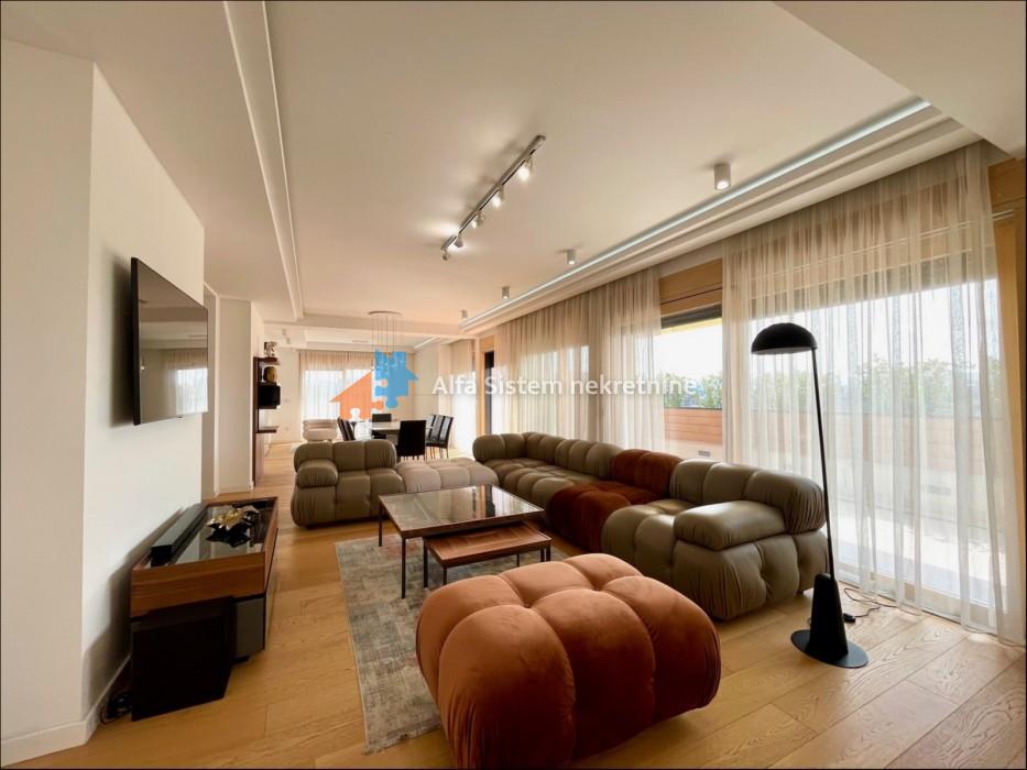 Izdavanje: Petosoban stan 240 m², Vračar – Beograd