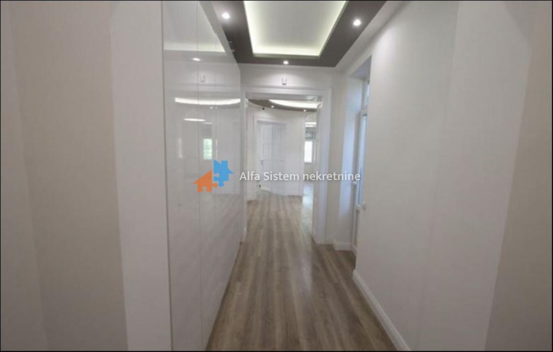 Izdavanje: Poslovni prostor 130 m², Vračar – Beograd