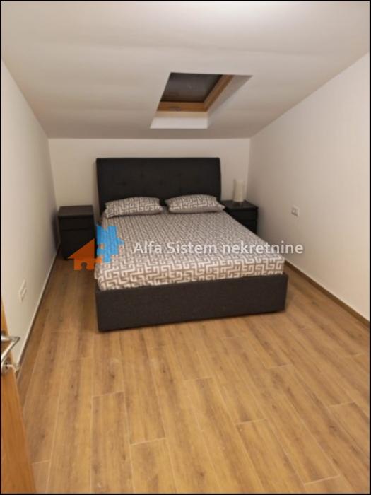 Izdavanje: Trosoban stan 77 m², Savski venac – Beograd