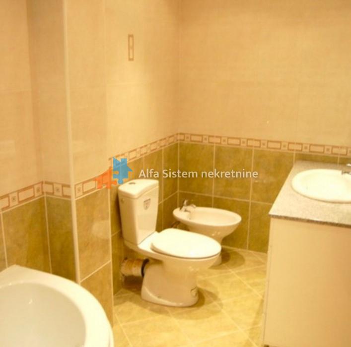 Izdavanje: Šestosoban stan 250 m², Savski venac – Beograd