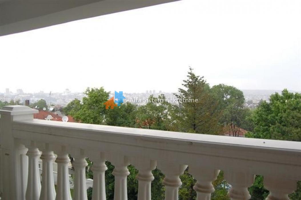 Izdavanje: Šestosoban stan 300 m², Savski venac – Beograd