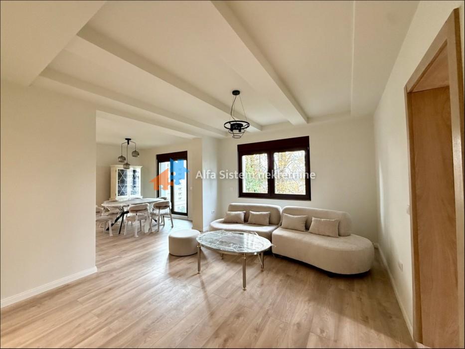 Izdavanje: Četvorosoban stan 123 m², Savski venac – Beograd