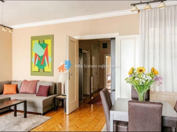 Izdavanje: Trosoban stan 80 m², Savski venac – Beograd