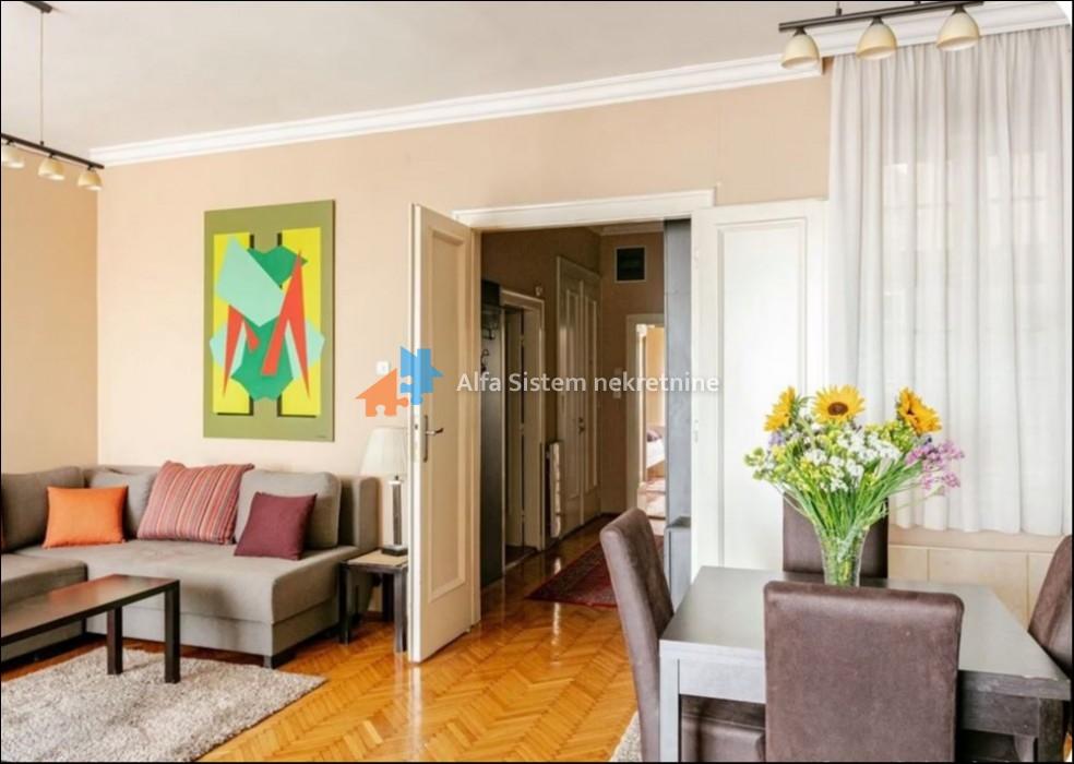 Izdavanje: Trosoban stan 80 m², Savski venac – Beograd