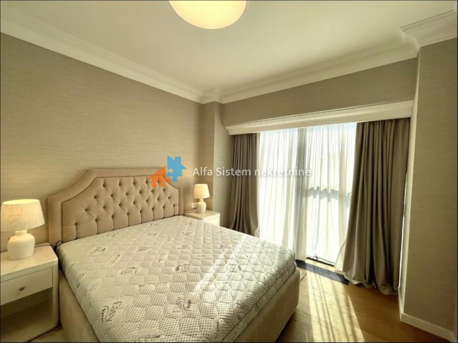 Izdavanje: Četvorosoban stan 123 m², Novi Beograd – Beograd