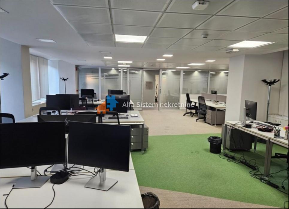 Izdavanje: Poslovni prostor 300 m², Stari grad – Beograd