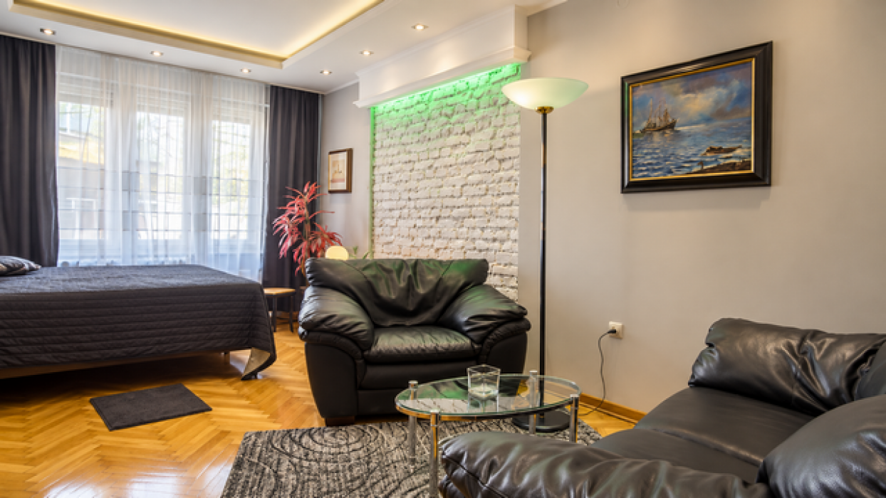 Izdavanje: Dvosoban stan 50 m², Vračar – Beograd Izdavanje: Dvosoban stan 50 m², Vračar – Beograd