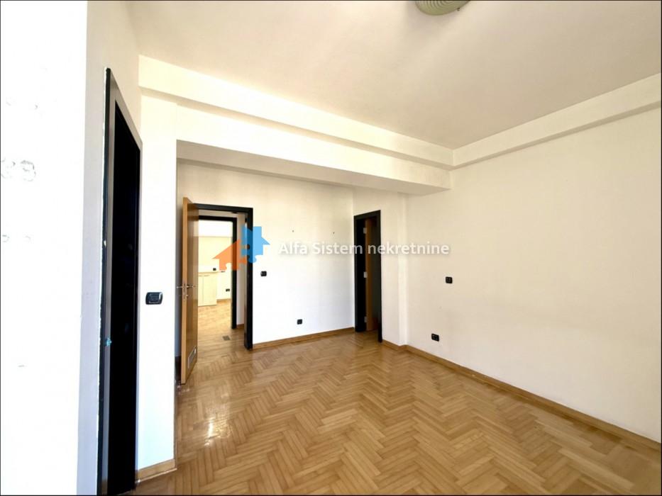 Prodaja: Šestosoban stan 208 m², Vračar – Beograd