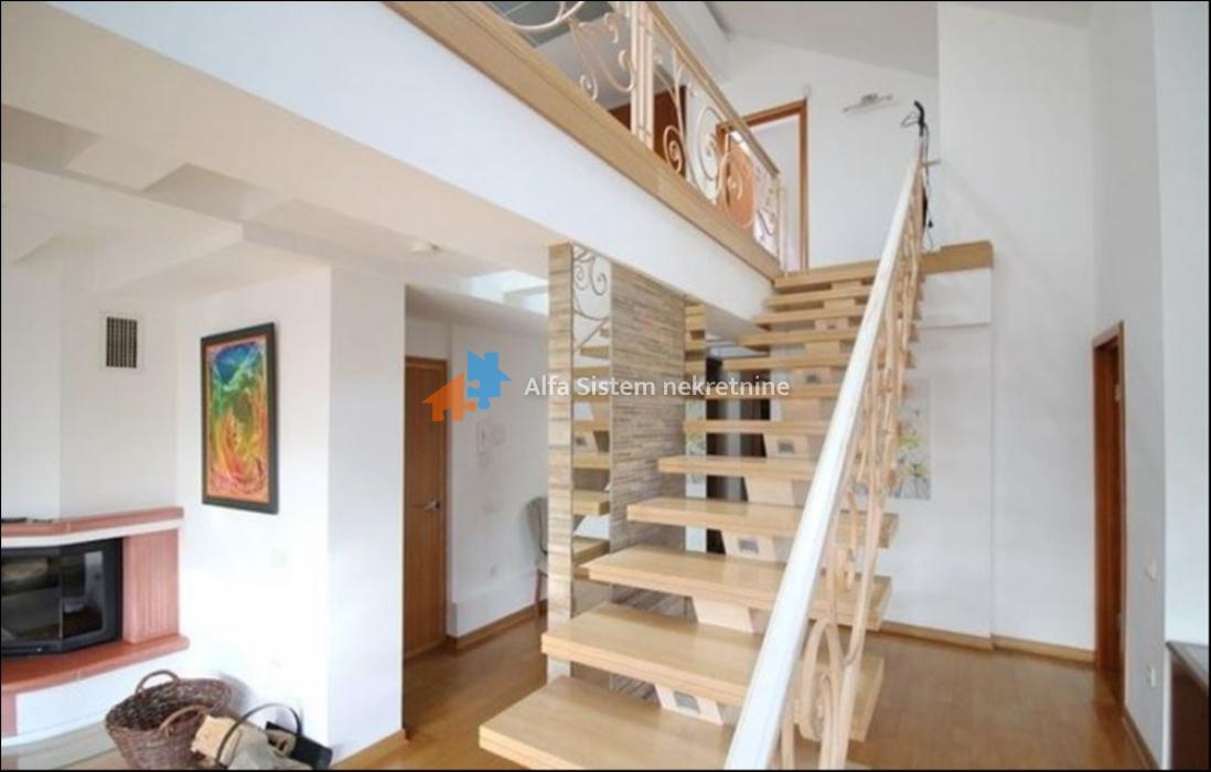 Izdavanje: Četvorosoban stan 157 m², Savski venac – Beograd