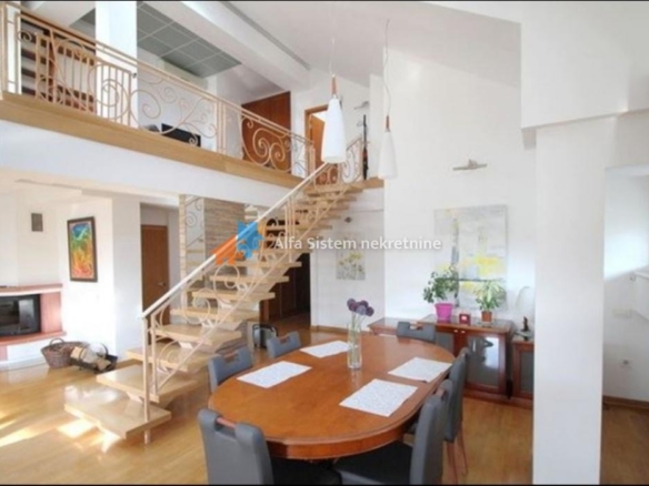 Izdavanje: Četvorosoban stan 157 m², Savski venac – Beograd