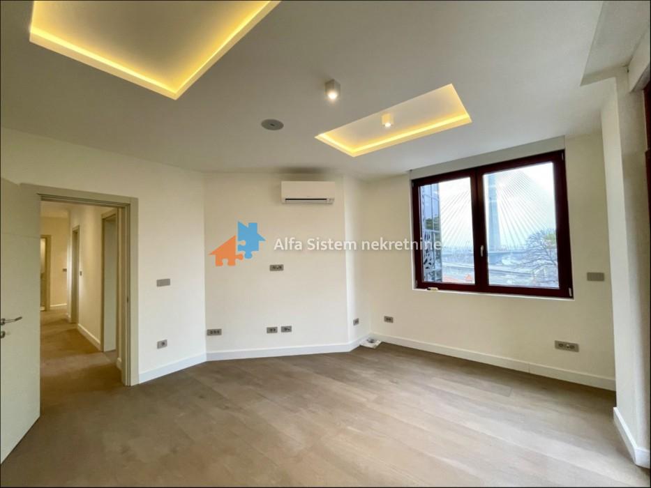 Izdavanje: Četvorosoban stan 174 m², Savski venac – Beograd