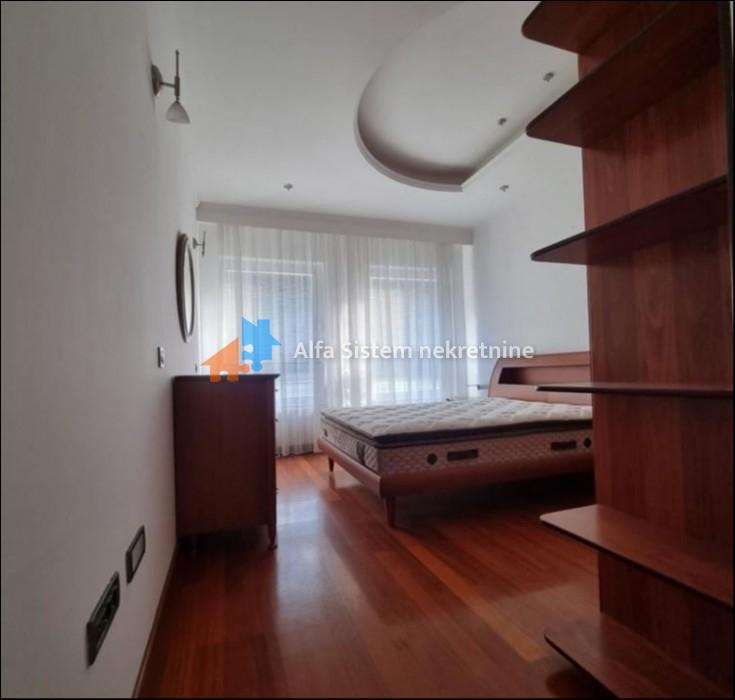 Izdavanje: Dvoiposoban stan 120 m², Stari grad – Beograd