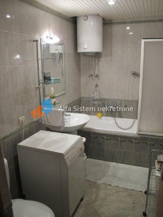 Izdavanje: Trosoban stan 90 m², Savski venac – Beograd
