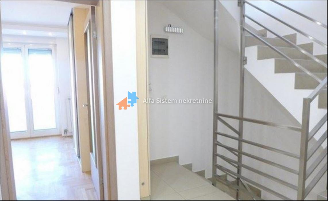 Izdavanje: Kuća 300 m², Banovo brdo – Beograd
