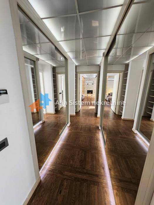Izdavanje: Četvorosoban stan 148 m², Savski venac – Beograd