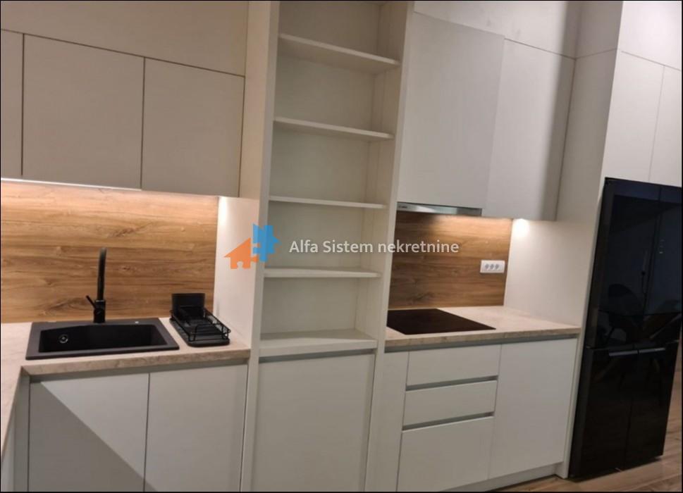 Izdavanje: Trosoban stan 360 m², Dedinje – Beograd