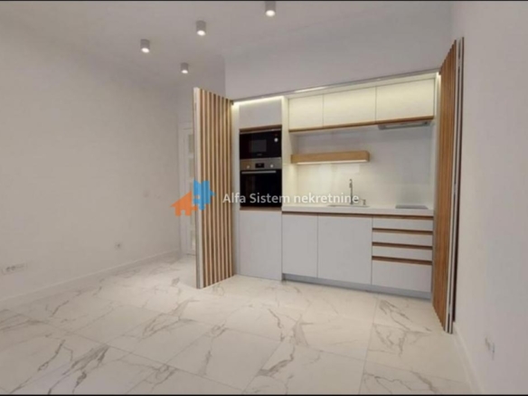 Izdavanje: Jednoiposoban stan 38 m², Vračar – Beograd