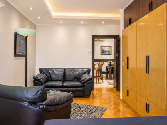 Izdavanje: Dvosoban stan 50 m², Vračar – Beograd
