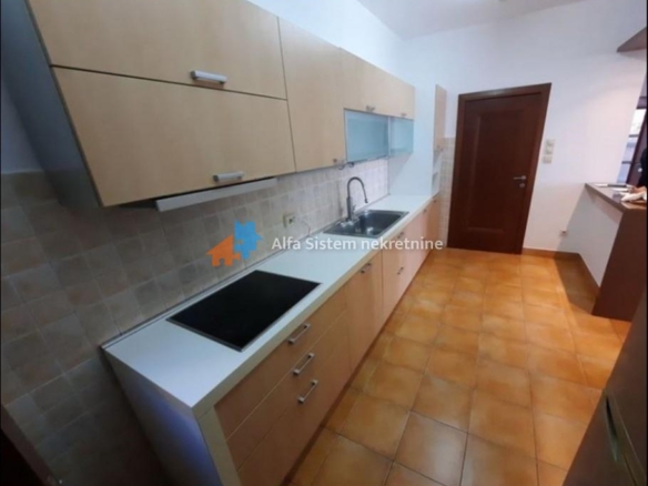 Izdavanje: Petosoban stan 172 m², Vračar – Beograd